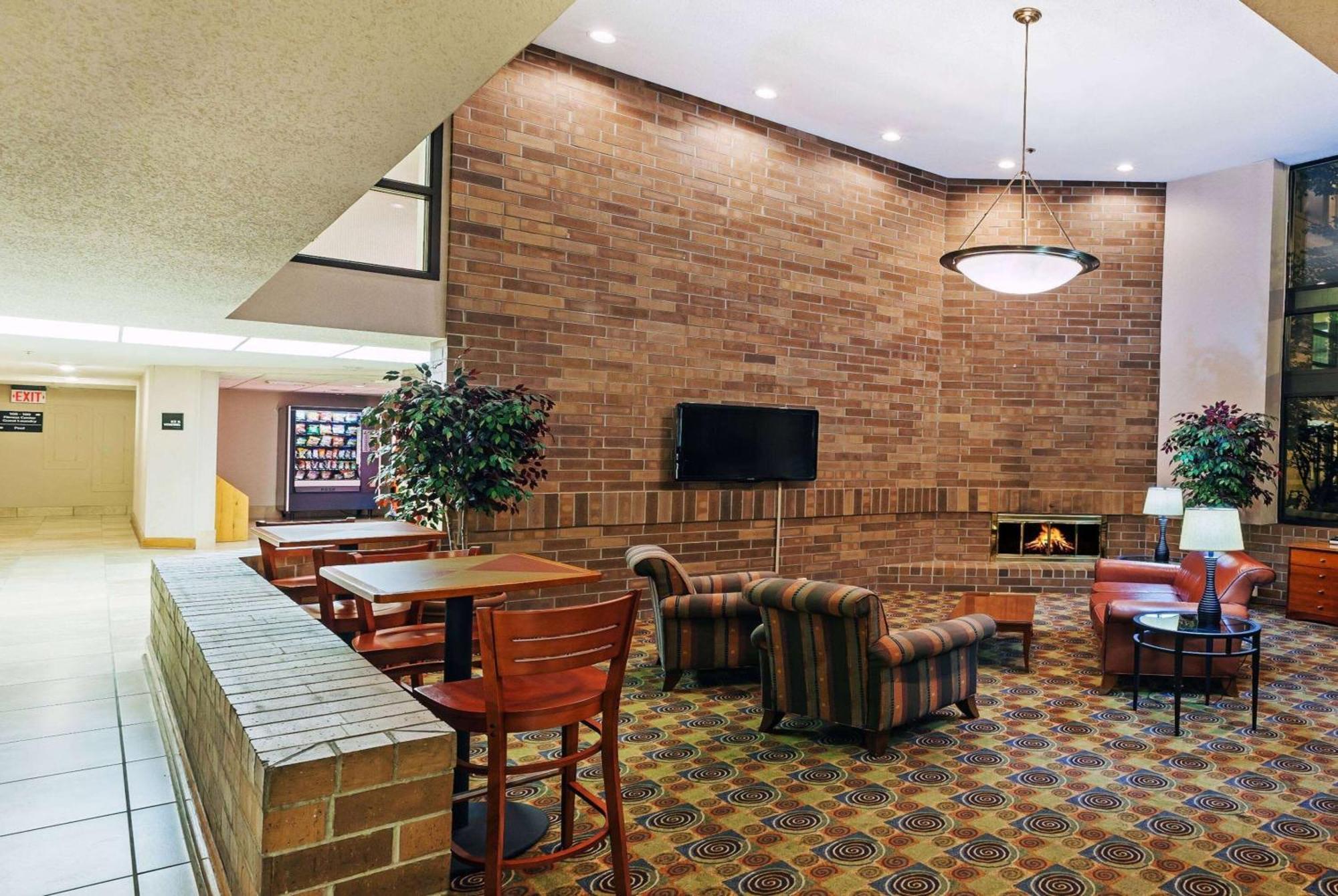 Americinn By Wyndham Omaha Exterior photo